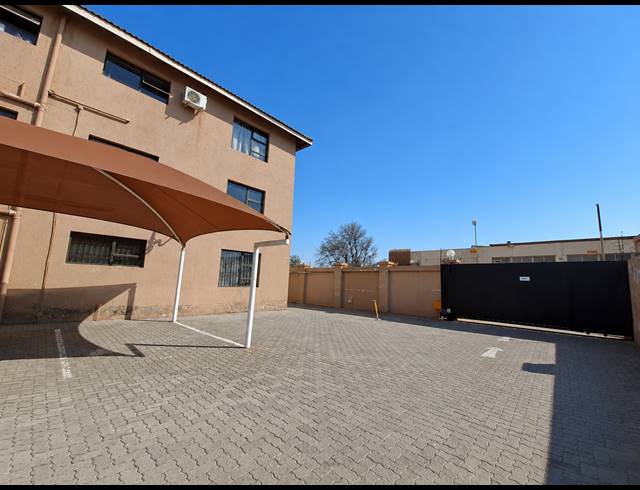 2 BEDROOM FLAT FOR SALE IN THREE RIVERS